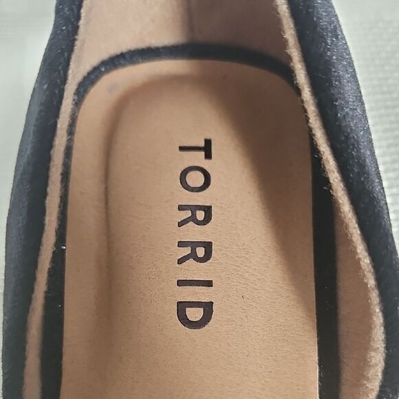 Torrid Black Women's Shoes with Floral Detail - Picture 2 of 16